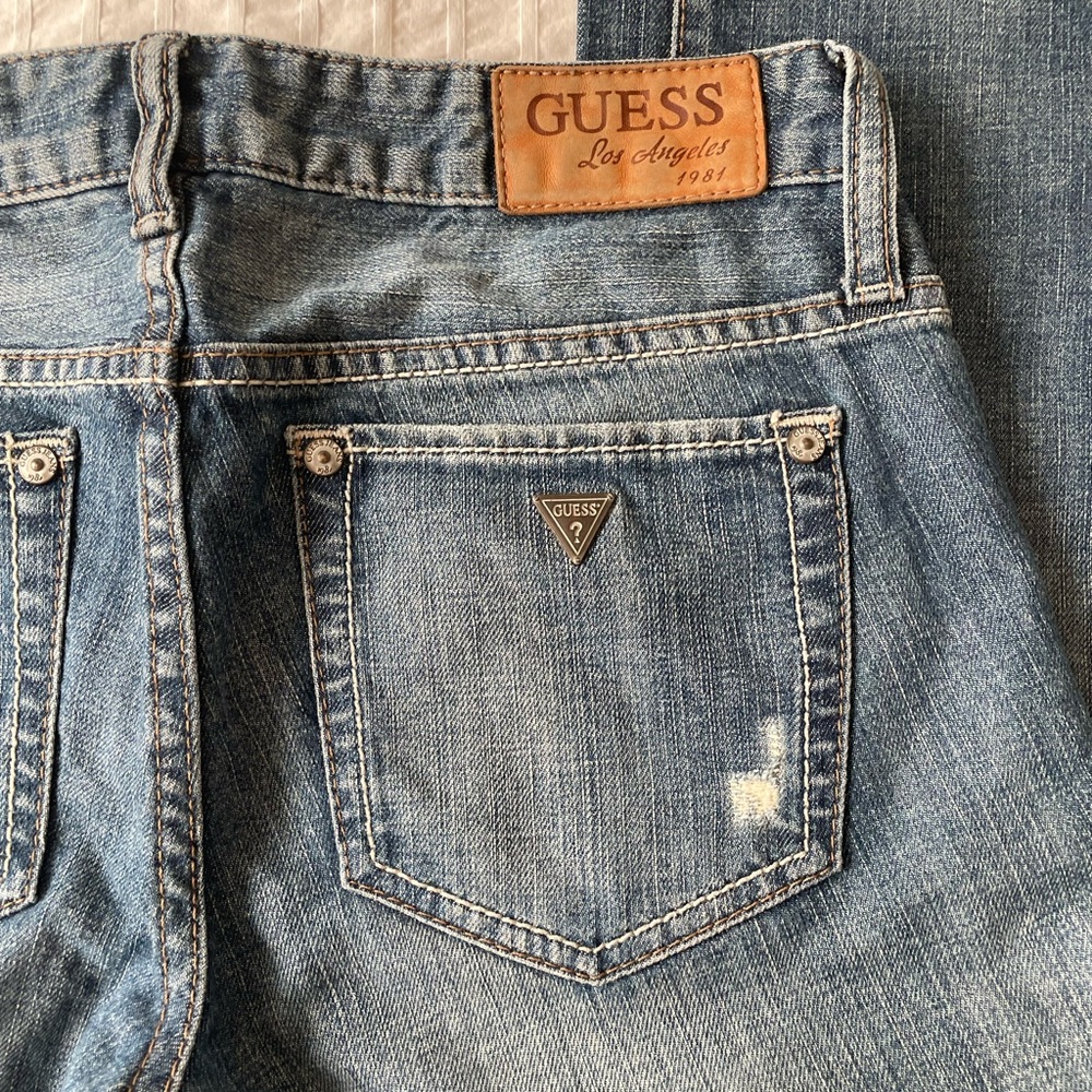 GUESS Like new Vintage Women's Classic Denim Straight Leg Jeans size 26 - Picture 3 of 15